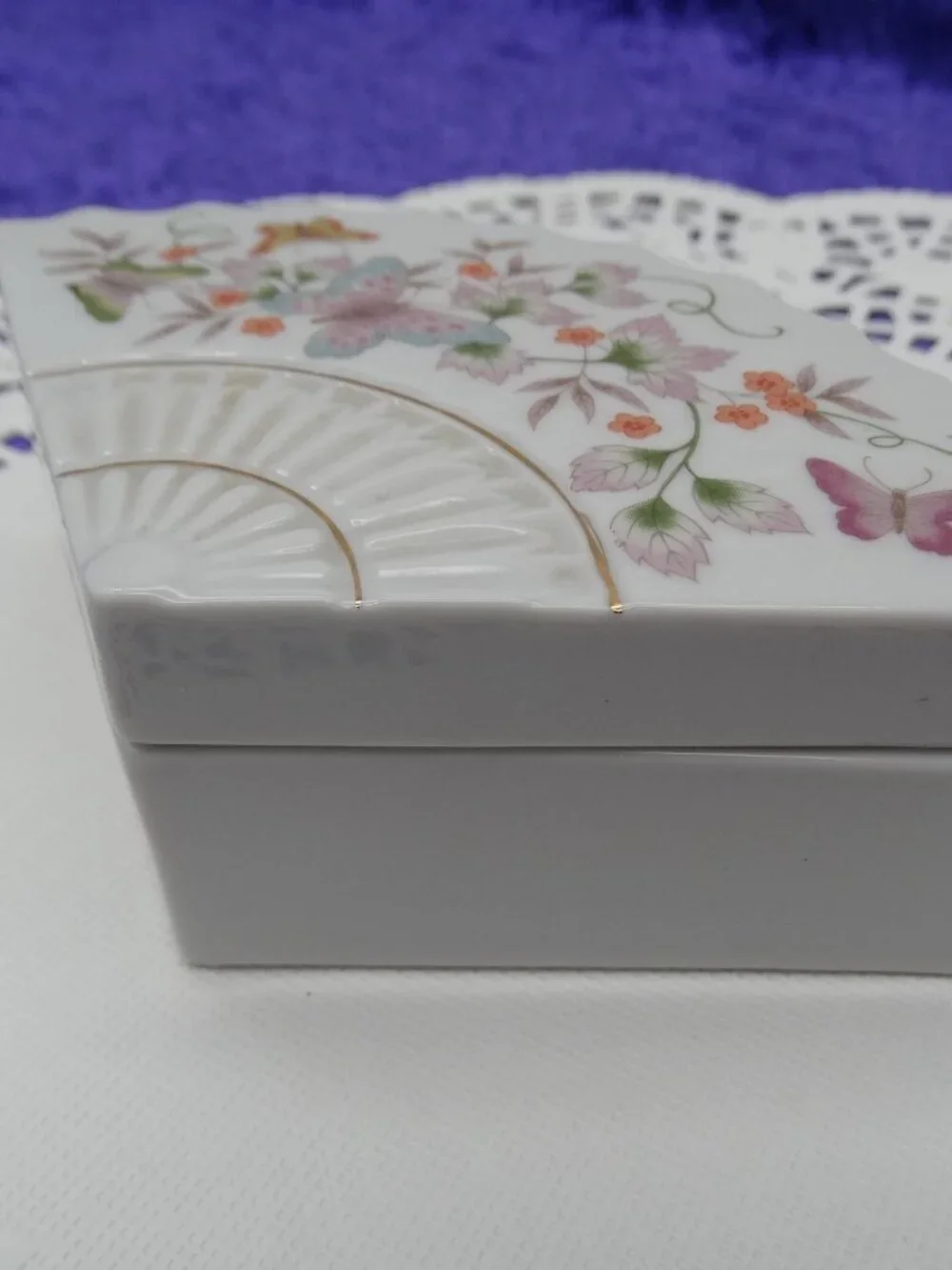 Avon 1980 Hand Crafted Porcelain Fan Shape Trinket Jewelry Box